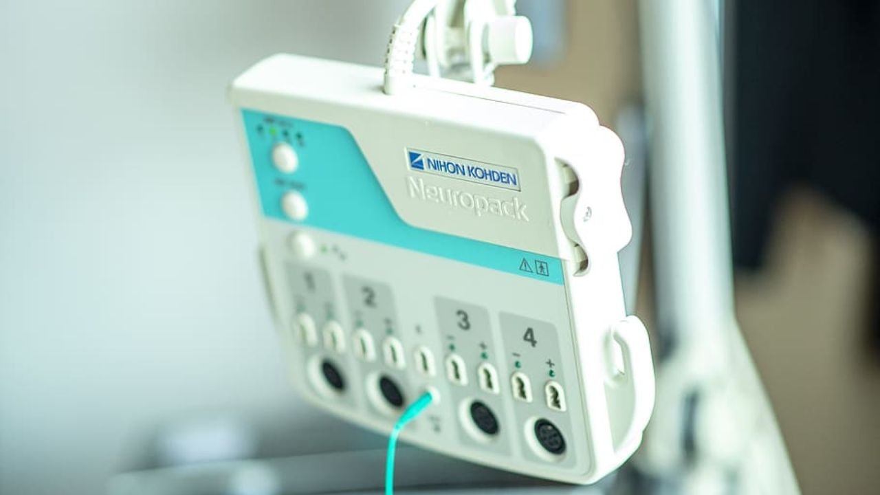 Yellow Retro Diary Vlog YouTube Thumbnail (5)